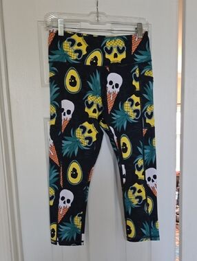 CVG Ice cream skulls capri length womans Small Excellent condition!